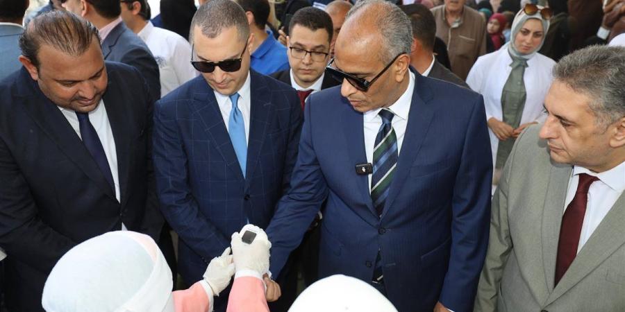فحص 3182 مواطنًا.. رئيس الوزراء يستعرض حصاد القافلة الطبية بكفر الشيخ