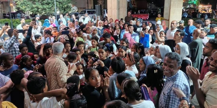 "شارع الفن" يحول ميدان المحطة بأسوان إلى ساحة للإبداع