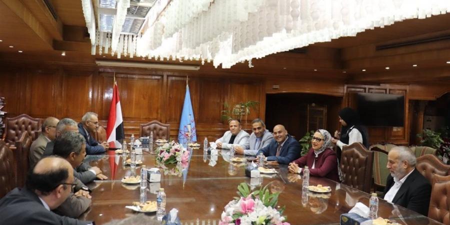 محافظ الوادي الجديد تبحث مع هيئة الطاقة الذرية تعزيز التعاون الزراعي