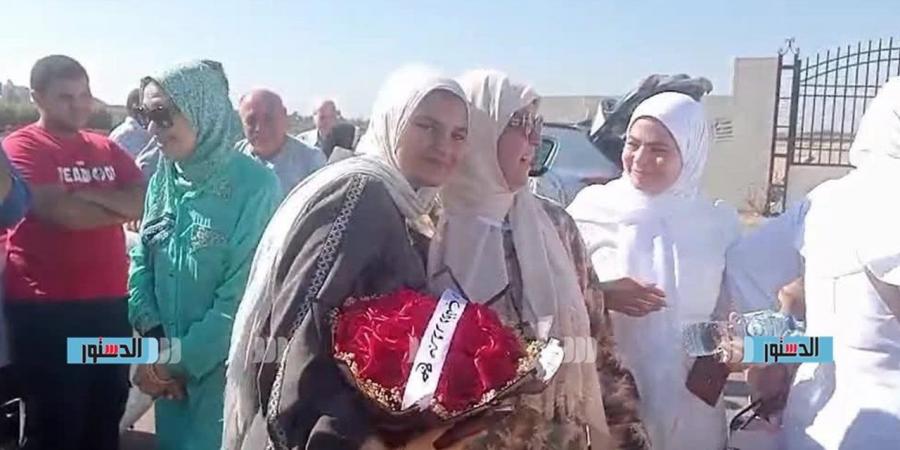 بالورود والتمور.. كفر الشيخ تستقبل أول أفواج عودة حجاج الجمعيات الأهلية