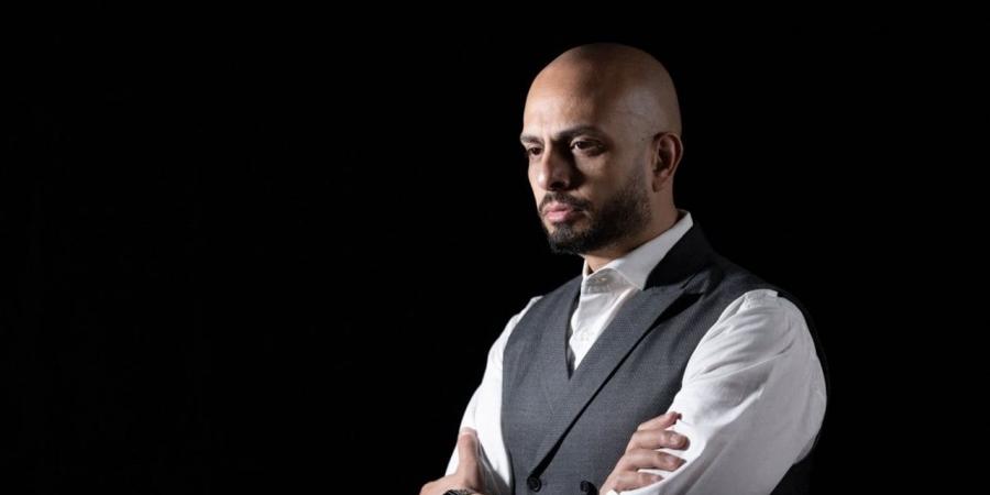 سبب ظهور "البقشيش" وفرض الإتاوات مقابل الحماية.. أحمد مراد يوضح