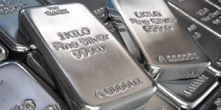 جني الأرباح يضعف الفضة والنحاس يقفز بمستوى تاريخي