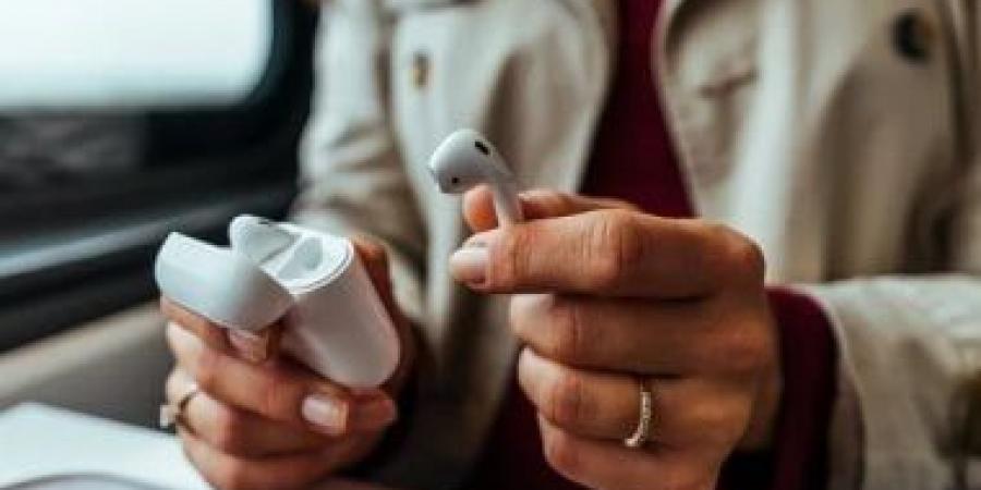 كيفية إعادة تشغيل سماعات AirPods ومتى تحتاج إلى ذلك؟