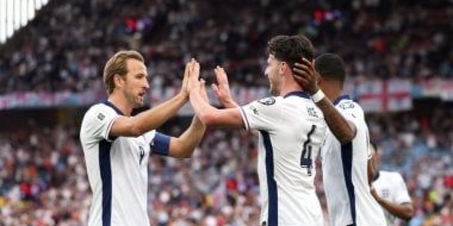 سرقة أحذية لاعبي منتخب إنجلترا ومعداتهم فى معسكر كأس العالم