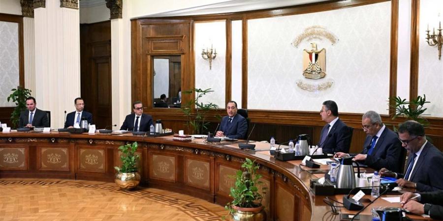 مدبولي: «كارت موحد» يجمع خدمات التموين والتأمين الصحي ومعاشات الضمان