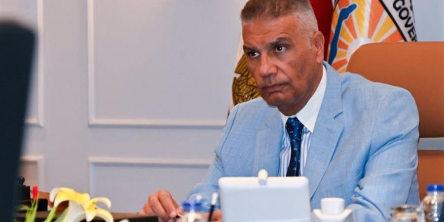 محافظ جنوب سيناء: تسهيل إجراءات تراخيص العمالة الأجنبية مع الحفاظ على أولوية المصريين