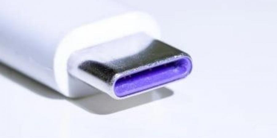 لماذا تكون بعض منافذ USB باللون البنفسجى؟ ولماذا لا تُباع فى الولايات المتحدة؟