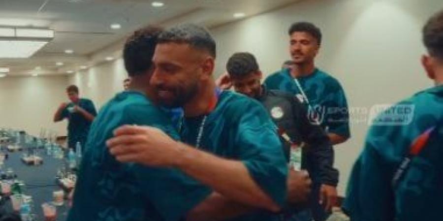 منتخب مصر يفاجئ محمد صلاح بـ"تورتة" عيد ميلاده بعد نهاية مباراة بلجيكا.. فيديو