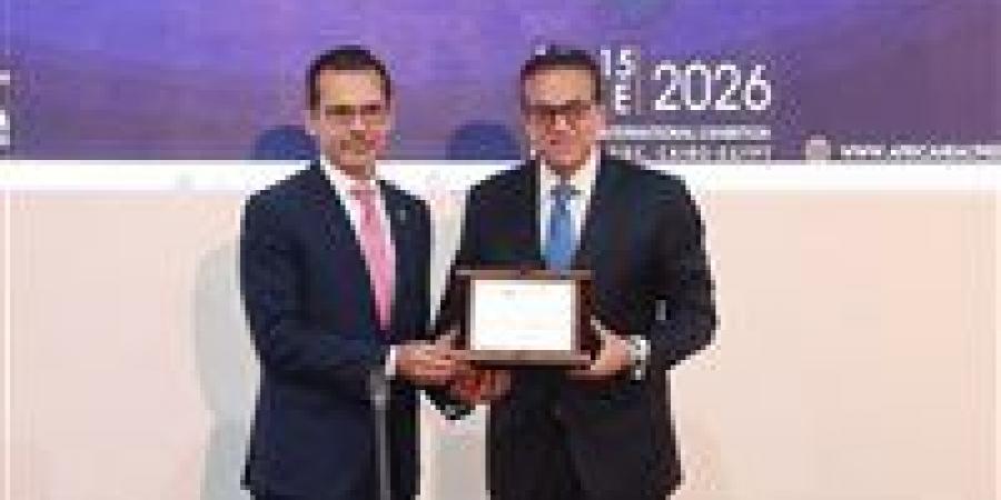 وزير الصحة يشارك في جلسة حوارية حول “ربط القارات وتحويل السياحة الصحية” ضمن فعاليات Africa Health ExCon 2026