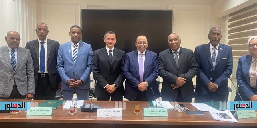 محافظ أسوان: التنسيق بين الجهات التنفيذية والتشريعية لتلبية المطالب الجماهيرية