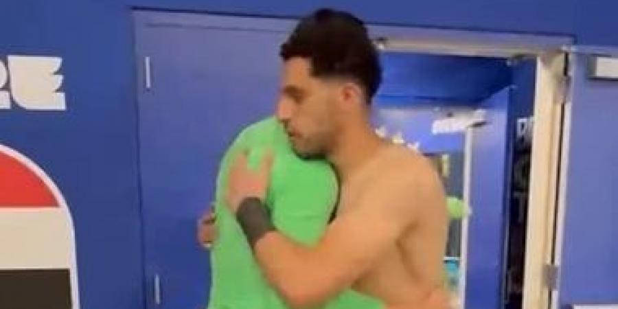 " الود و تبادل التيشيرتات " بين نجوم منتخب مصر و بلجيكا بعد التعادل فى المونديال