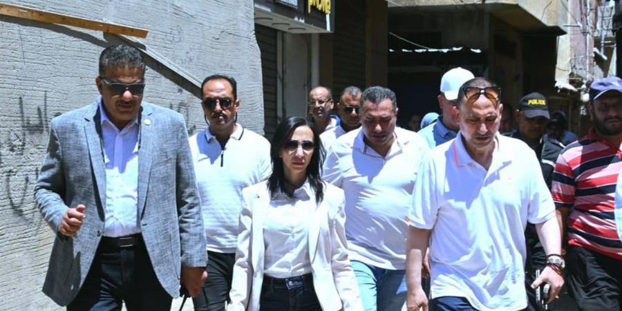 محافظ البحيرة تتابع أعمال تنفيذ شبكات الصرف الصحي بعدد من شوارع قرية المعدية