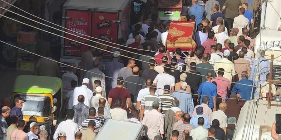 المنوفية تشيع جثامين أم ونجليها ضحايا حادث مروع أعلى الطريق الزراعي