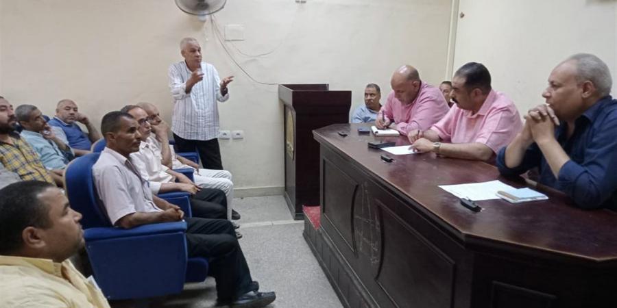 استعدادًا لانطلاق ماراثون الثانوية العامة بسوهاج.. اجتماع موسع بمركز توزيع الأسئلة
