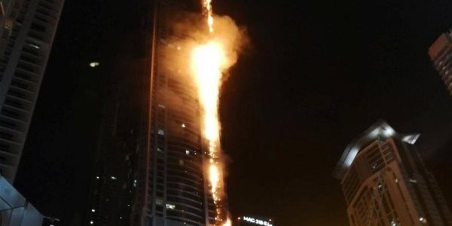 عاجل.. حريق في الطوابق العليا من أبراج الإمارات المالية بدبي واستنفار لفرق الطوارئ