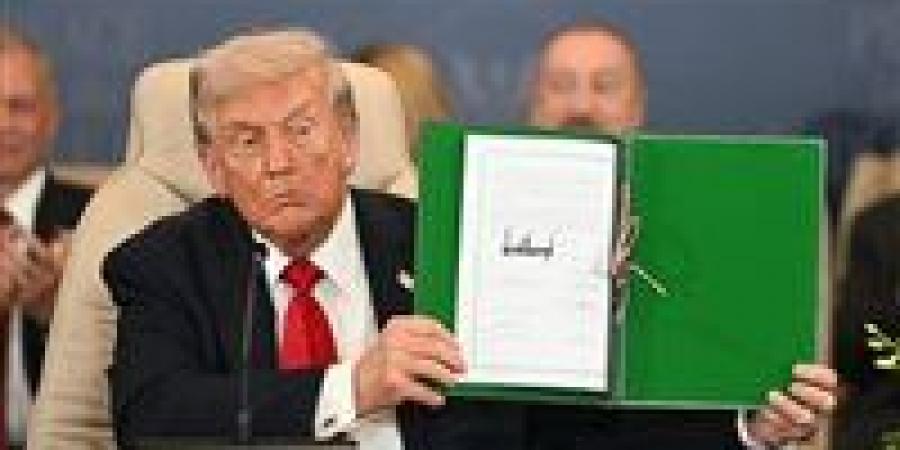 بعد إلغاء المحادثات.. مصير اتفاق ترامب وبزشكيان لإنهاء الحرب وفتح مضيق هرمز