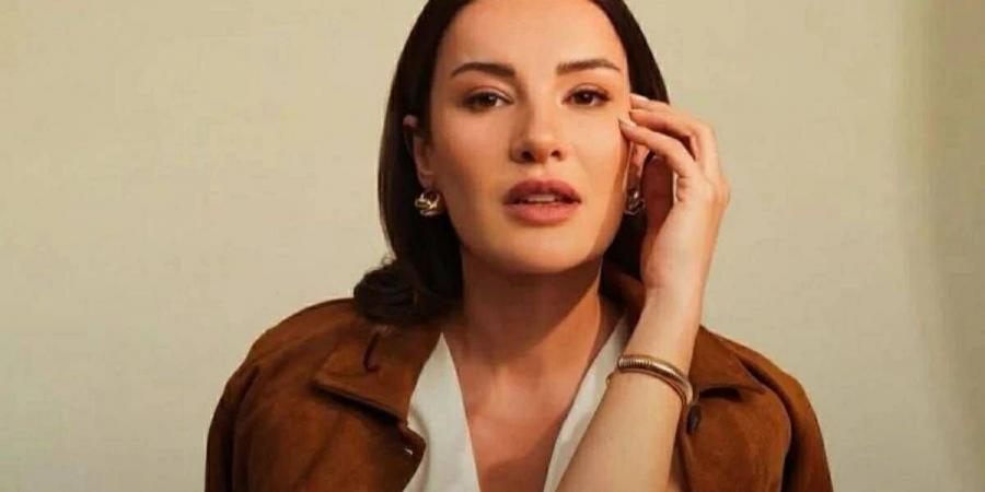شبهة تسمم الدم بسبب عضة قرد.. تفاصيل صادمة في وفاة النجمة التركية إيجي أرتيم