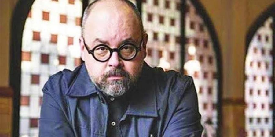 كارلوس زافون.. الروائي الإسباني الذي صنع أسطورته من «مقبرة الكتب المنسية»