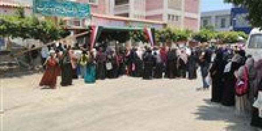 متوسط .. تباين آراء طلاب الثانوية العامة بعد أداء امتحاني التربية الدينية والوطنية بالشرقية